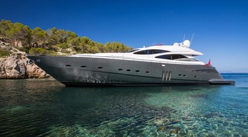 Charter Pershing 90´ Marina Ibiza